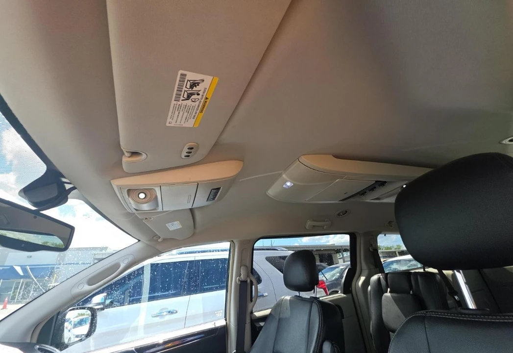 2014 Chrysler Town & Country - Image 17 of 19