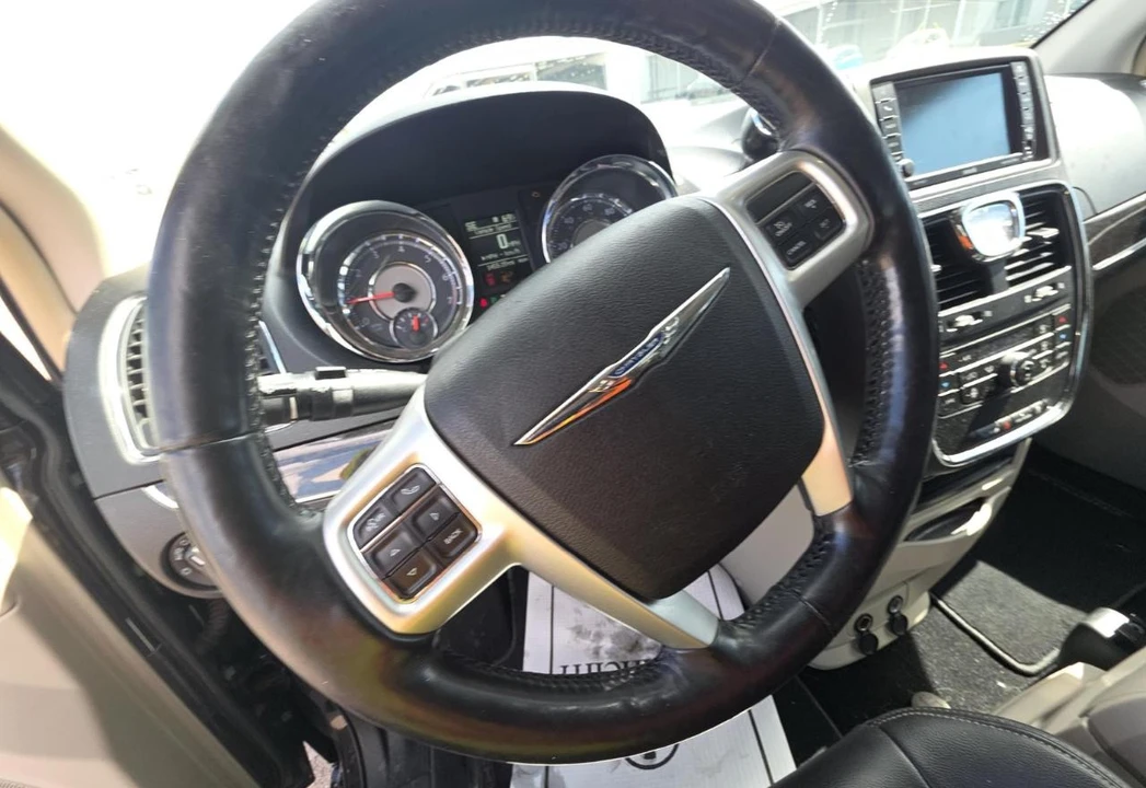 2014 Chrysler Town & Country - Image 13 of 19