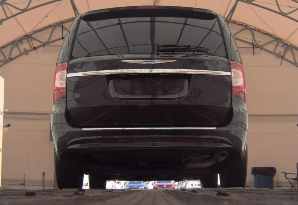 2014 Chrysler Town & Country - Image 7 of 19
