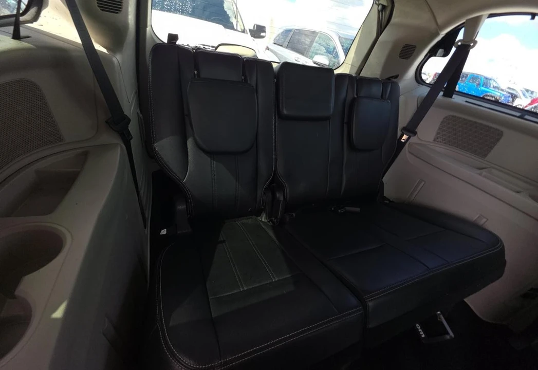 2014 Chrysler Town & Country - Image 16 of 19