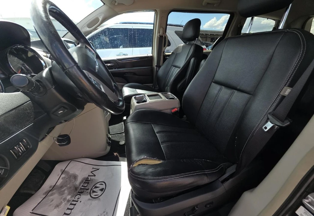 2014 Chrysler Town & Country - Image 10 of 19