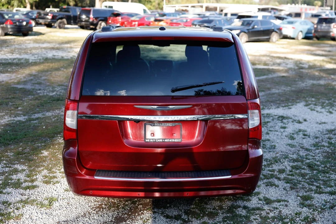 2014 Chrysler Town & Country - Image 9 of 12