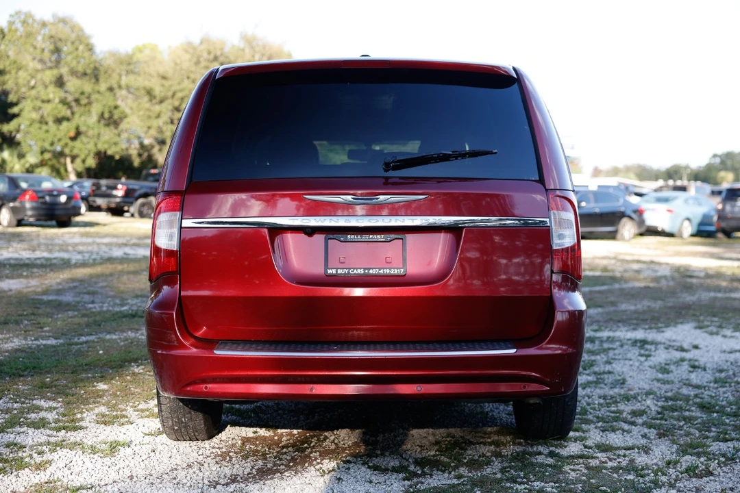 2014 Chrysler Town & Country - Image 7 of 12