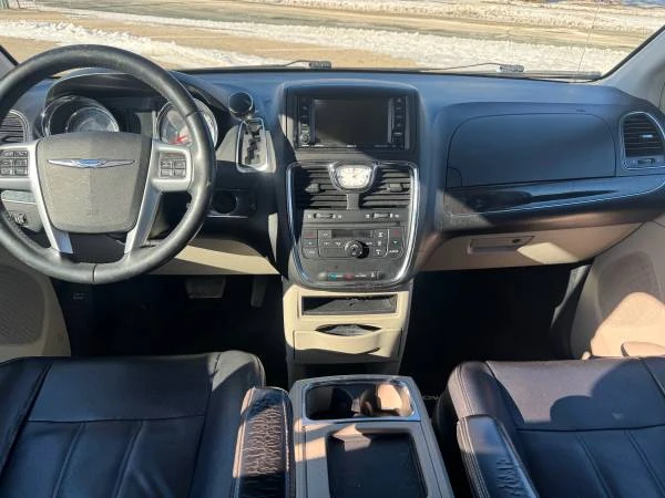 2014 Chrysler Town & Country - Image 9 of 18