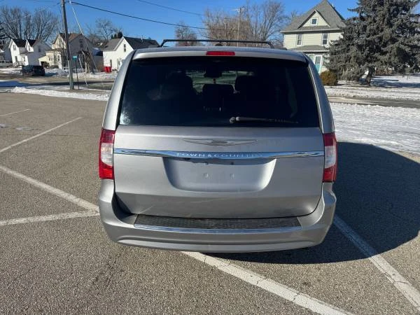 2014 Chrysler Town & Country - Image 5 of 18