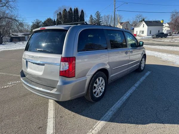 2014 Chrysler Town & Country - Image 6 of 18