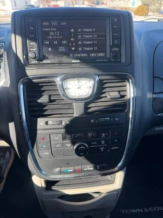 2014 Chrysler Town & Country - Image 16 of 18