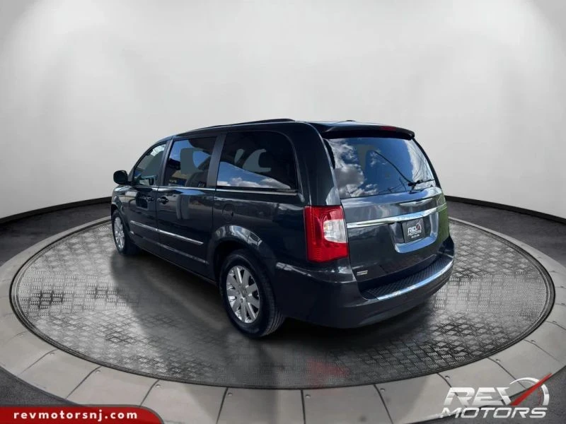 2014 Chrysler Town & Country - Image 3 of 12