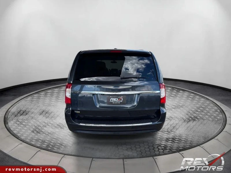 2014 Chrysler Town & Country - Image 4 of 12