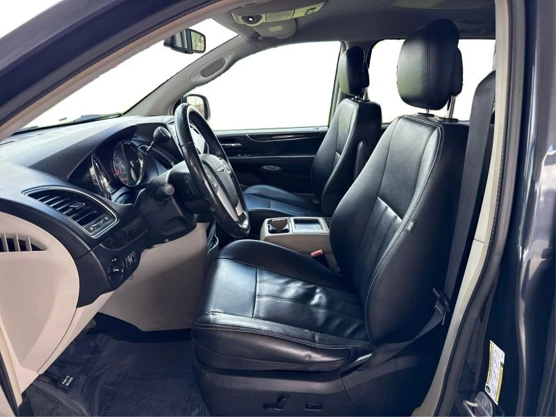 2014 Chrysler Town & Country - Image 9 of 12