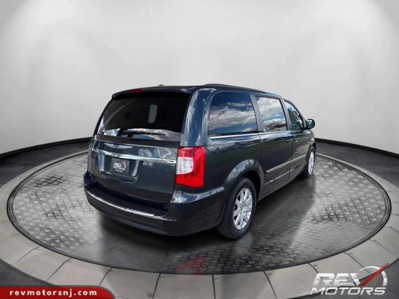 2014 Chrysler Town & Country - Image 5 of 12