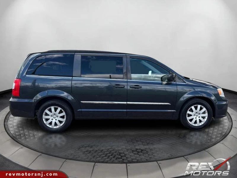 2014 Chrysler Town & Country - Image 6 of 12