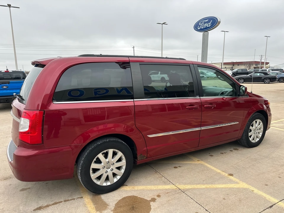 2014 Chrysler Town & Country - Image 8 of 12