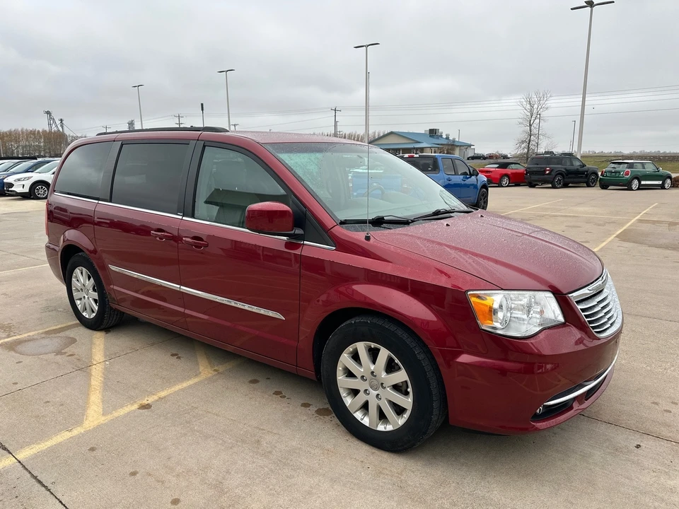 2014 Chrysler Town & Country - Image 6 of 12
