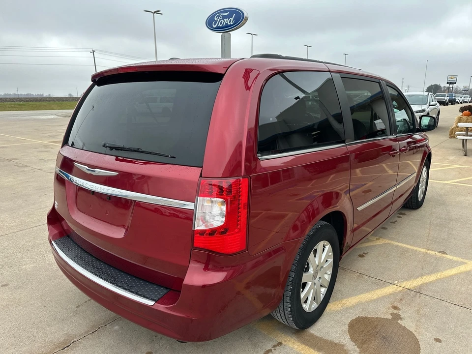 2014 Chrysler Town & Country - Image 9 of 12