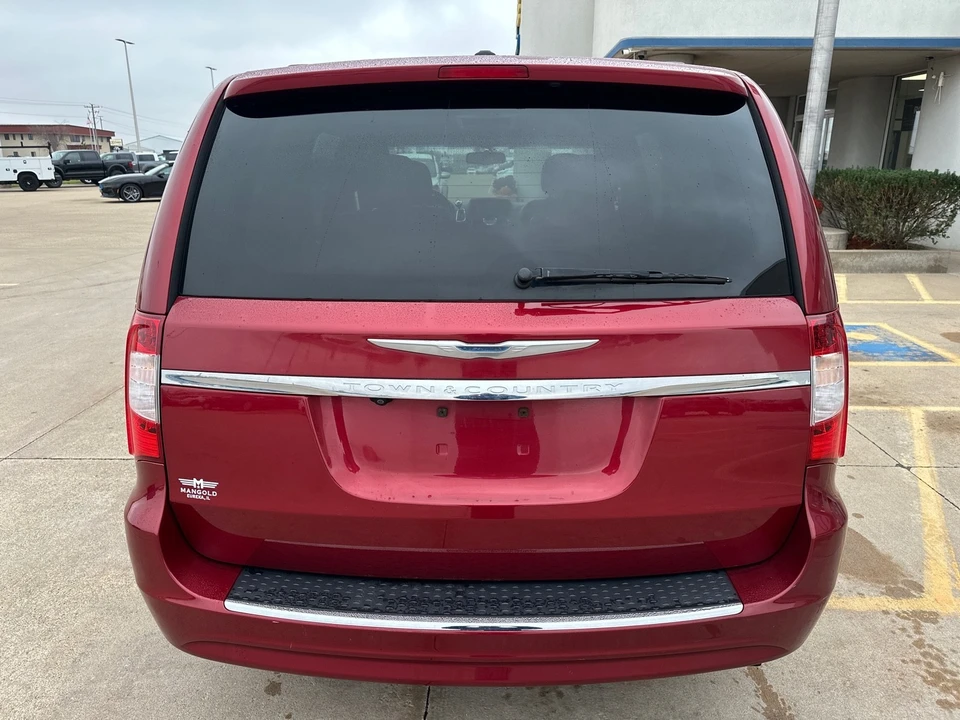 2014 Chrysler Town & Country - Image 10 of 12