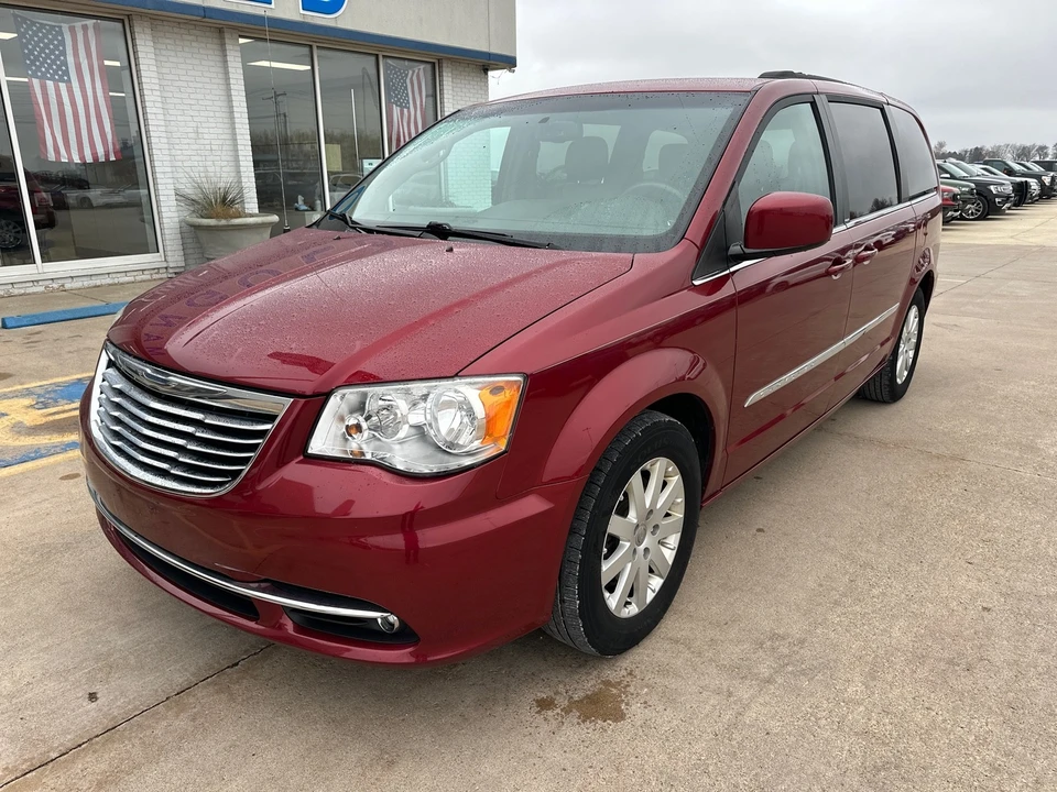 2014 Chrysler Town & Country - Image 3 of 12