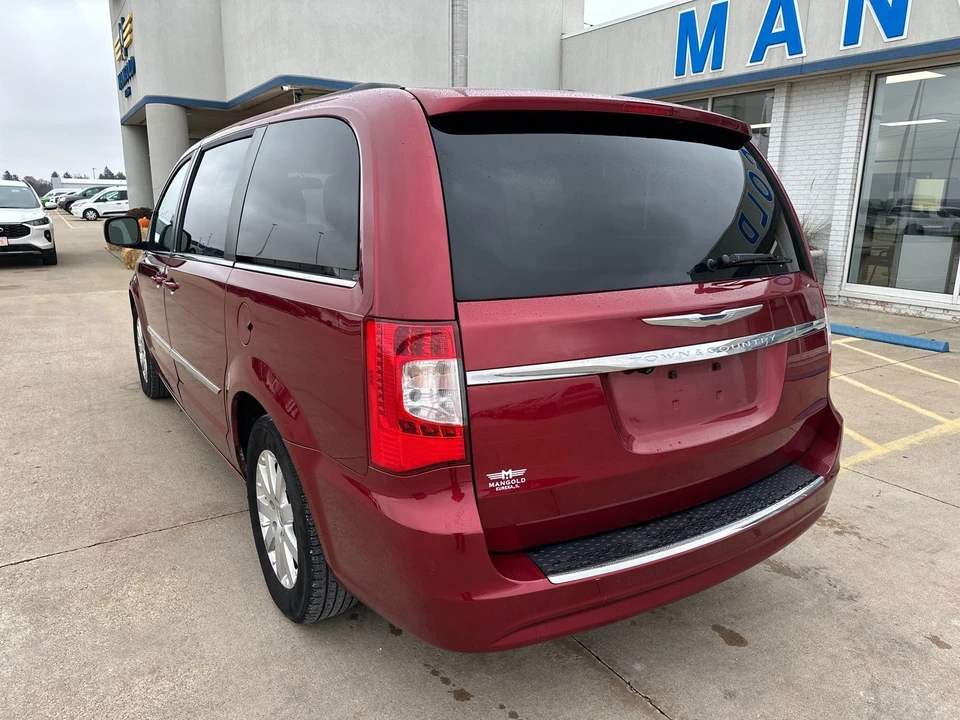 2014 Chrysler Town & Country - Image 11 of 12