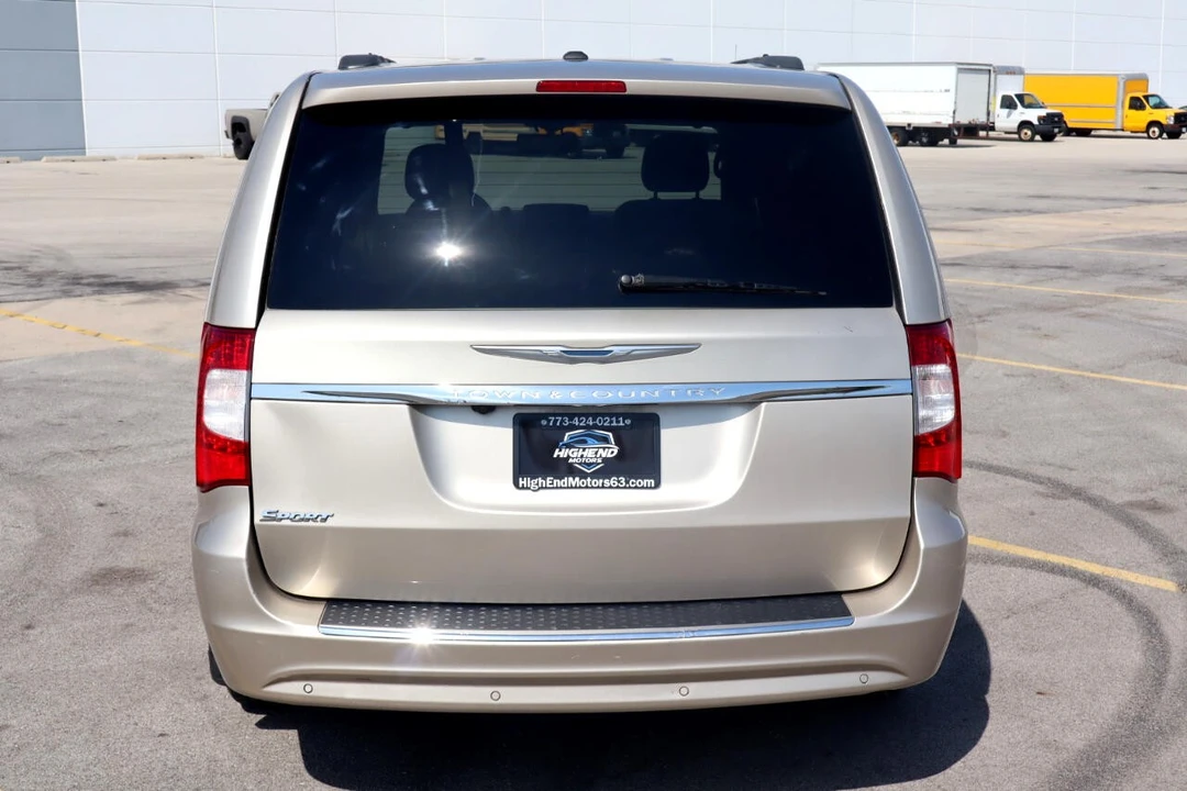2014 Chrysler Town & Country - Image 4 of 21