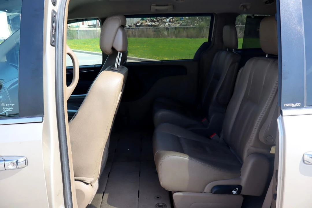 2014 Chrysler Town & Country - Image 21 of 21