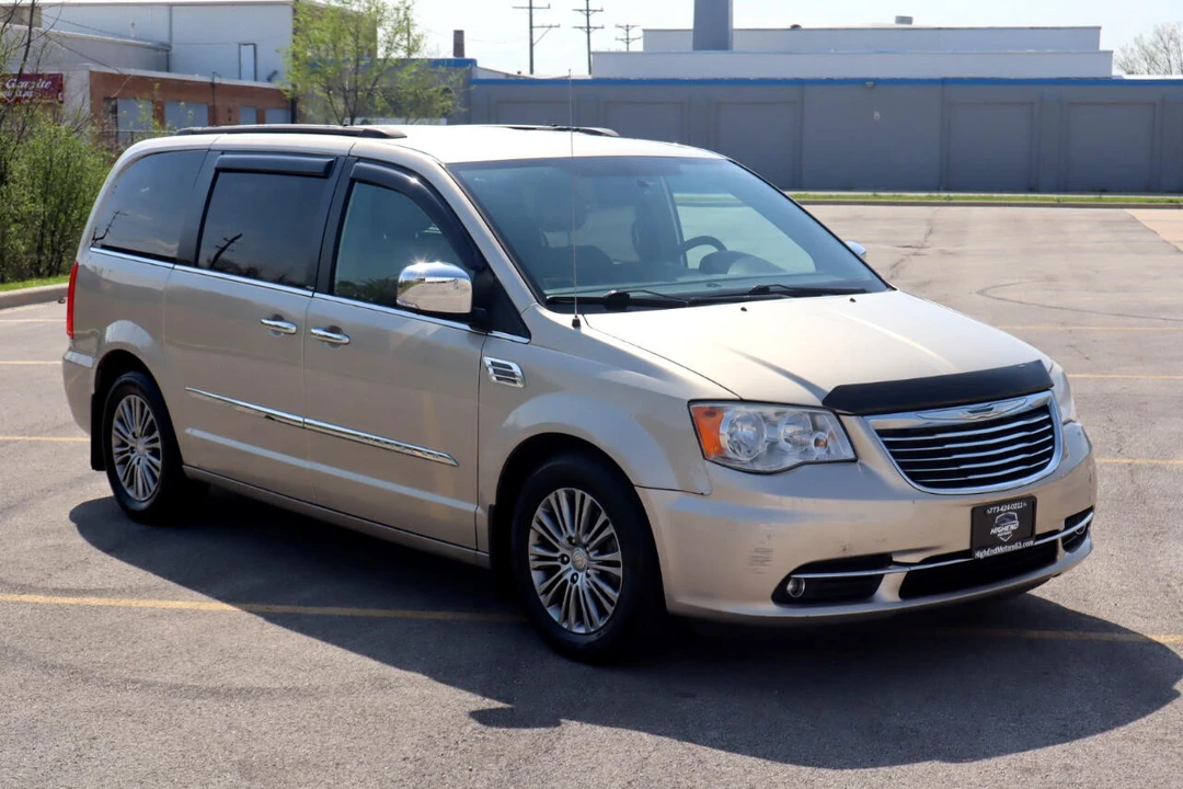 2014 Chrysler Town & Country - Image 7 of 21