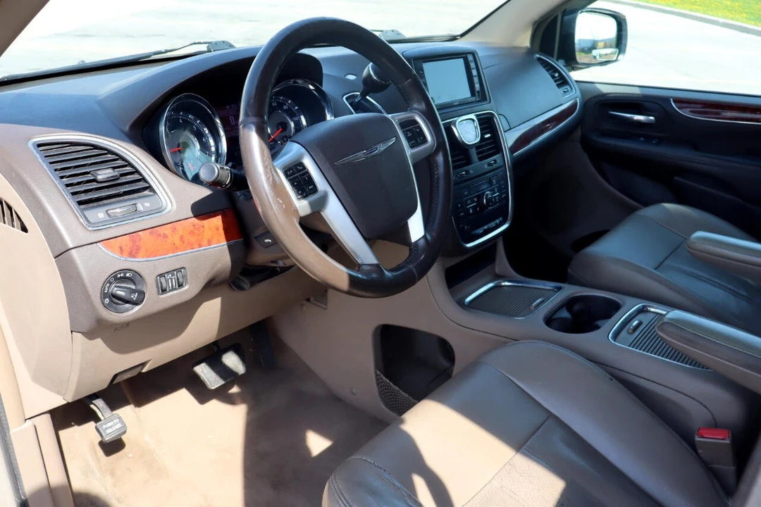 2014 Chrysler Town & Country - Image 14 of 21