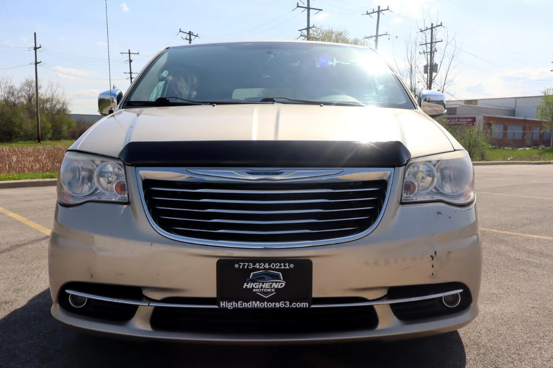 2014 Chrysler Town & Country - Image 8 of 21