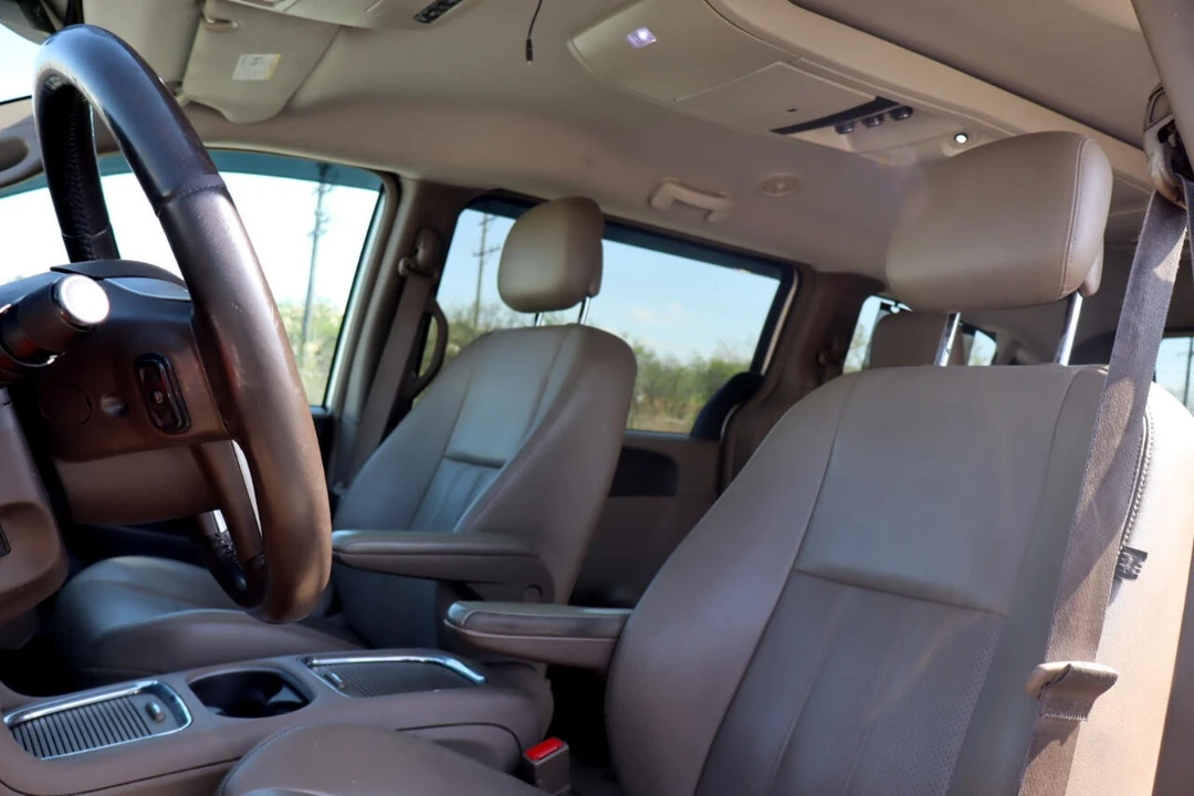 2014 Chrysler Town & Country - Image 15 of 21