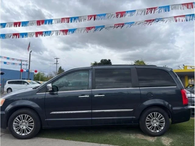 2014 Chrysler Town & Country - Image 4 of 10