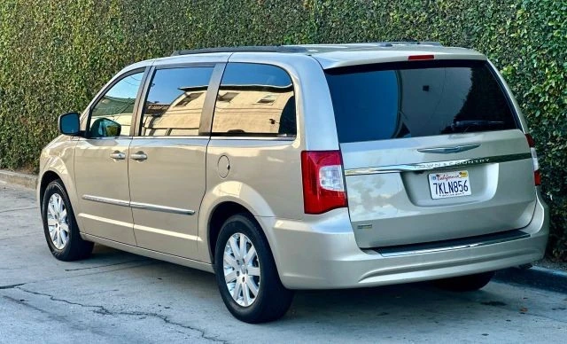 2014 Chrysler Town & Country - Image 11 of 21