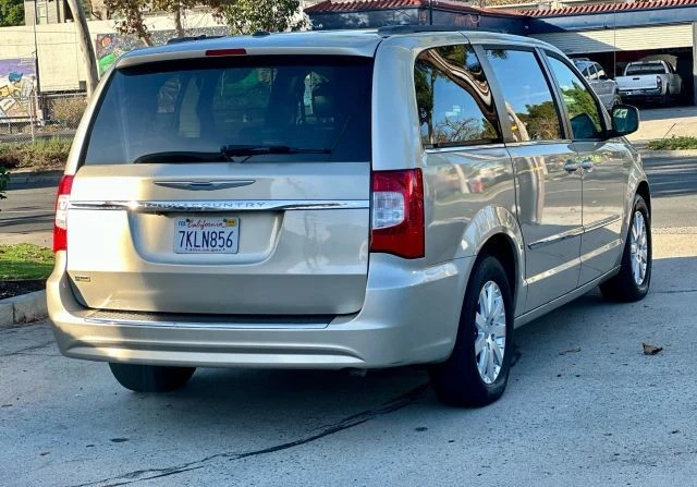 2014 Chrysler Town & Country - Image 6 of 21