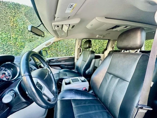 2014 Chrysler Town & Country - Image 19 of 21