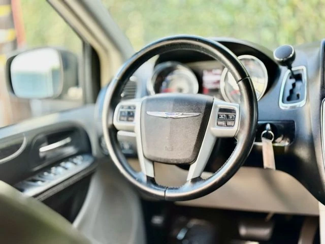2014 Chrysler Town & Country - Image 15 of 21
