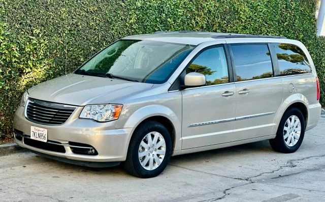 2014 Chrysler Town & Country - Image 10 of 21