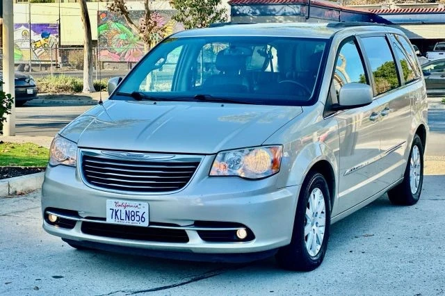 2014 Chrysler Town & Country - Image 4 of 21