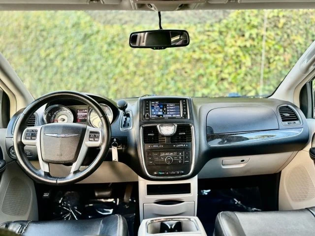 2014 Chrysler Town & Country - Image 14 of 21