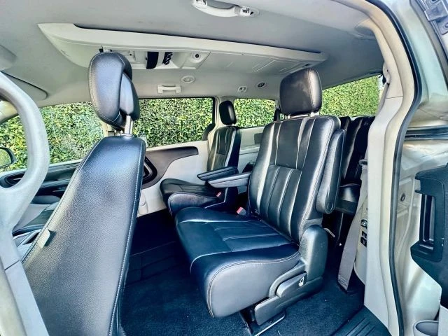 2014 Chrysler Town & Country - Image 20 of 21