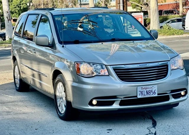 2014 Chrysler Town & Country - Image 5 of 21