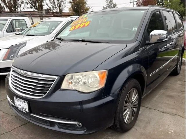 2014 Chrysler Town & Country - Image 3 of 3