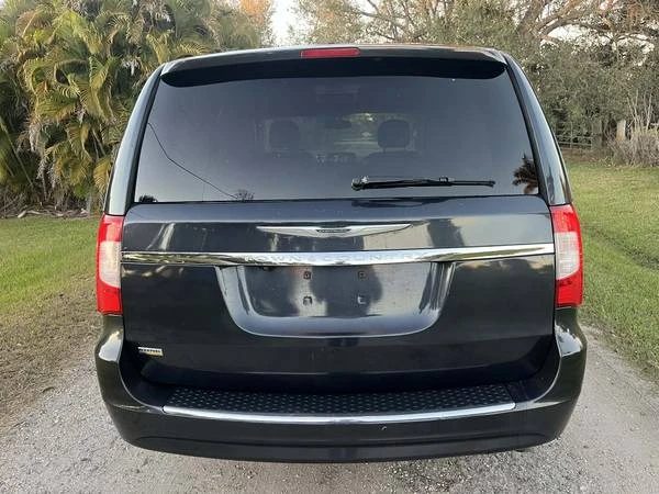 2014 Chrysler Town & Country - Image 13 of 18