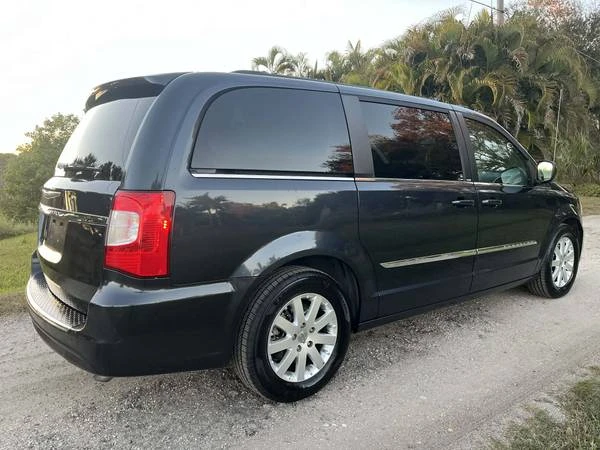 2014 Chrysler Town & Country - Image 14 of 18