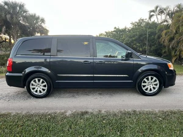 2014 Chrysler Town & Country - Image 15 of 18