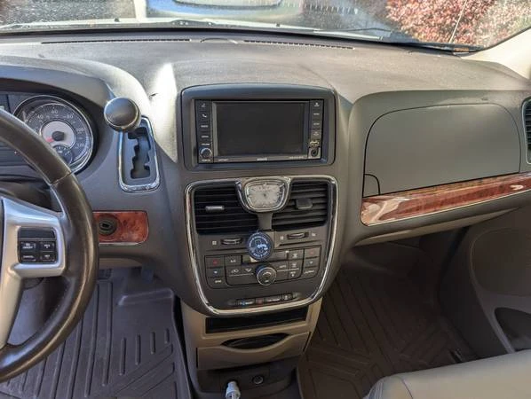 2014 Chrysler Town & Country - Image 11 of 14