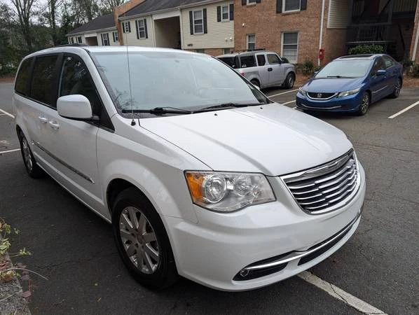 2014 Chrysler Town & Country - Image 7 of 14
