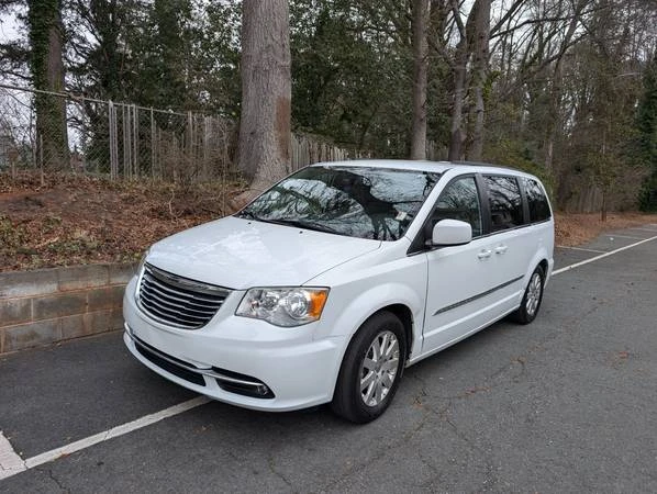 2014 Chrysler Town & Country - Image 2 of 14
