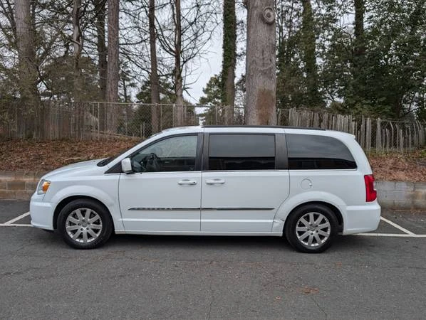 2014 Chrysler Town & Country - Image 3 of 14