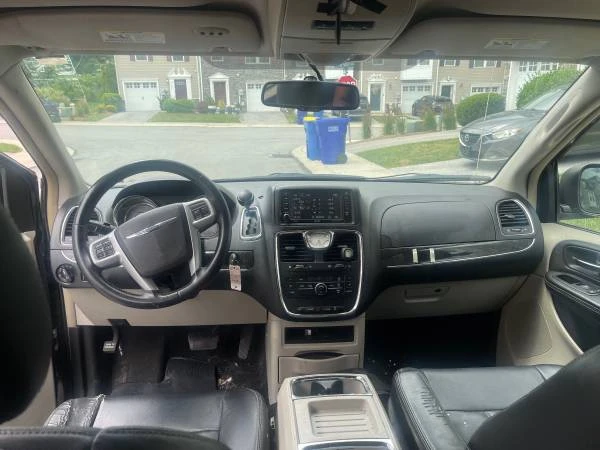 2014 Chrysler Town & Country - Image 6 of 14