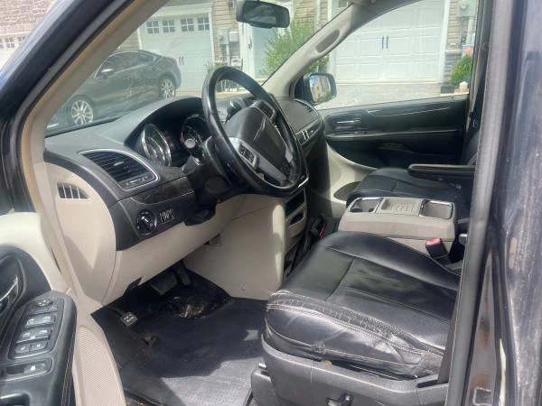 2014 Chrysler Town & Country - Image 7 of 14