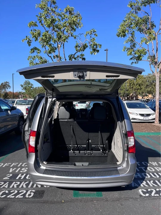 2014 Chrysler Town & Country - Image 11 of 20