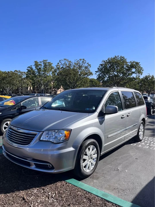 2014 Chrysler Town & Country - Image 4 of 20